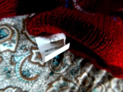 KEN RED SWEATER LABEL